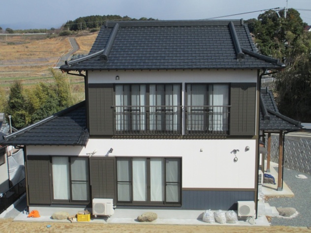 マットブラック | 施工事例 | 【三州瓦】防災瓦の株式会社鶴弥