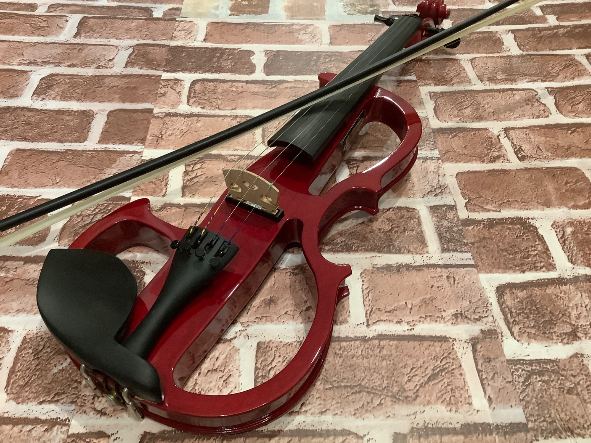 sw765 Valente 型番不明 エレキバイオリン 4/4 ケース付 中古