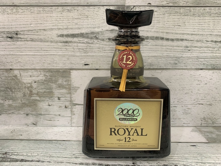 ウィスキー サントリー 750mlローヤル12年未開封 2000年記念ボトル