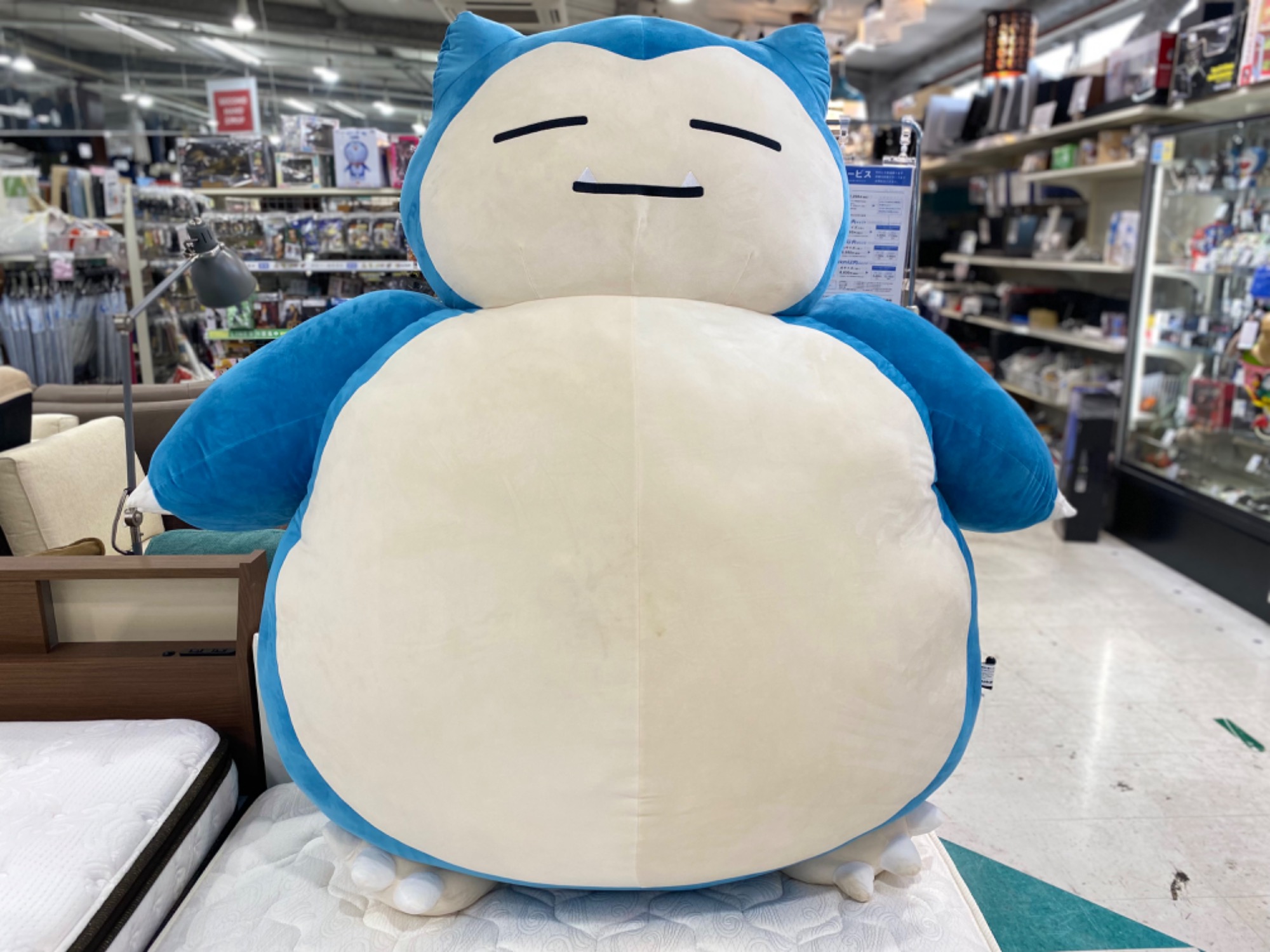 絶対に起きられない カビゴン クッション ポケモン」より全長約1.5mの