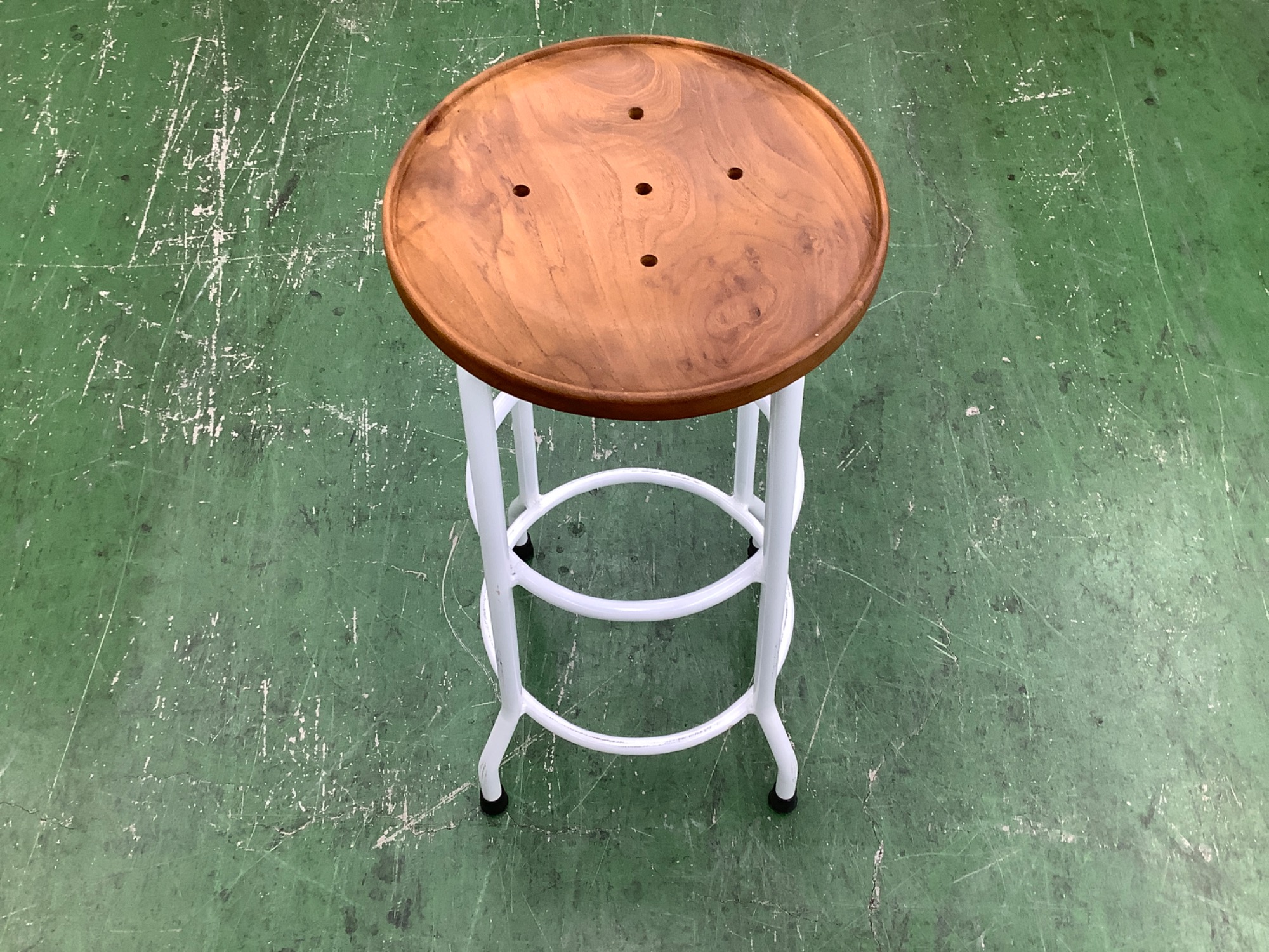 家具】OLD MASION（オールドメゾン）アイアンスツール入荷しました