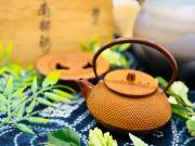 菊華堂の三段重箱（会津塗り 孔雀屋利吉作）が入荷致しました