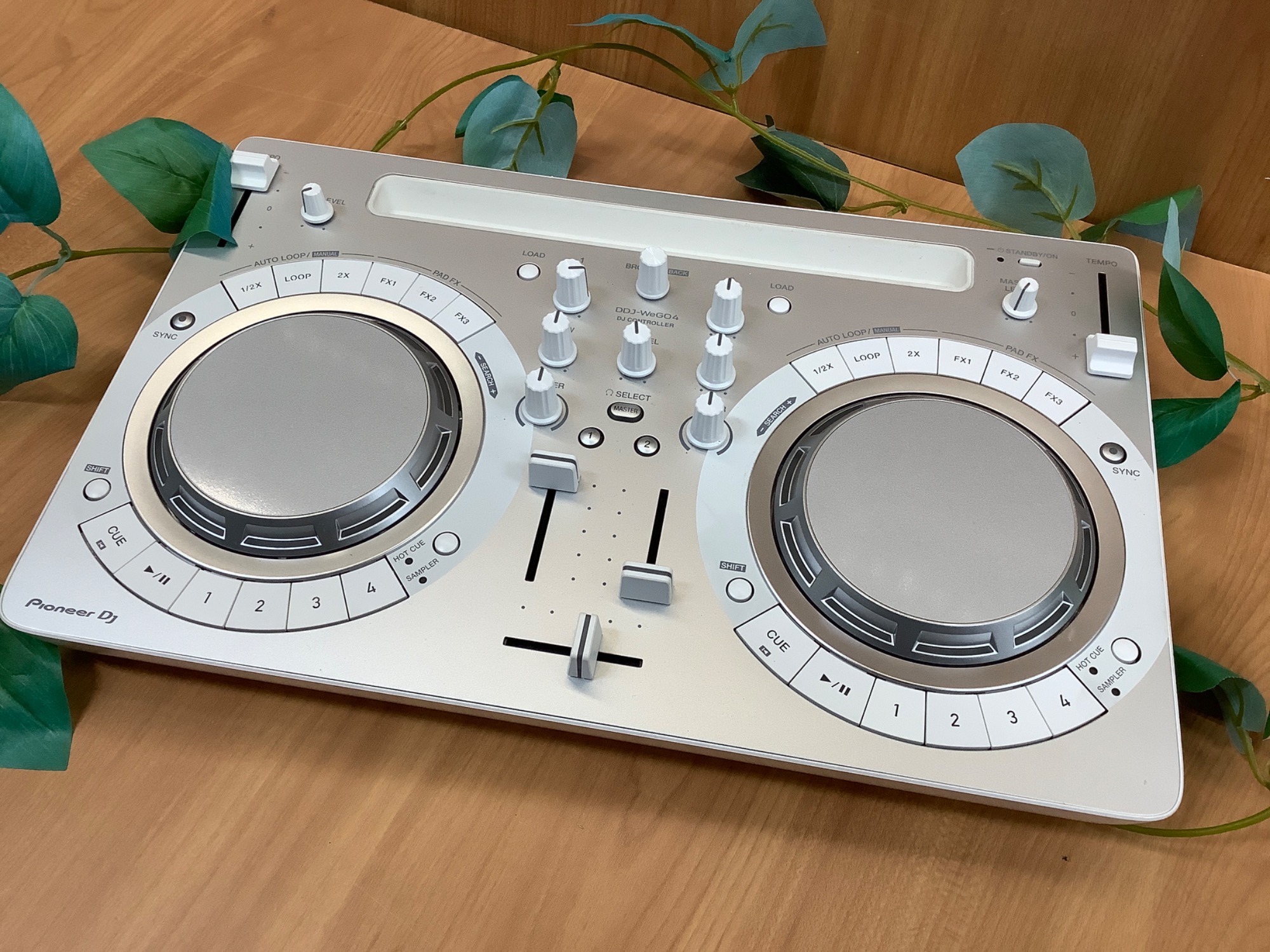 DJ初心者に！】Pioneer（パイオニア）よりDJコントローラー DDJ-WEGO4