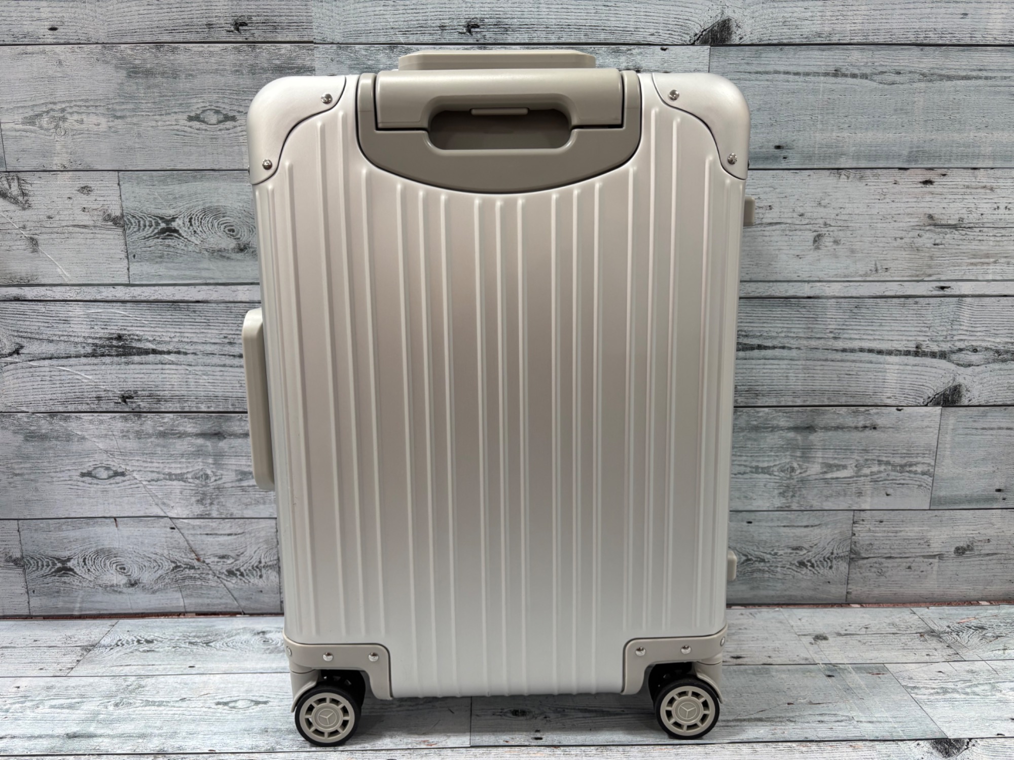 Mercedes-Benz AMGアルミスーツケース 33L ベンツのオリジナルスーツ