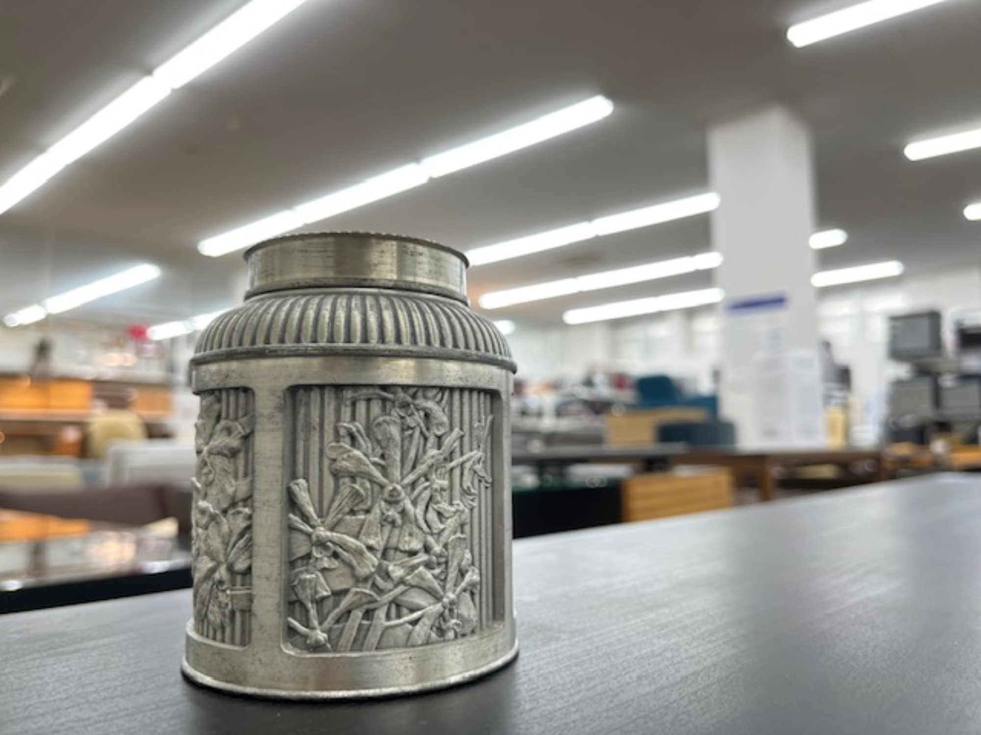 Selangor Pewter フタ付キャニスター 花レリーフ 茶筒 2025年最新