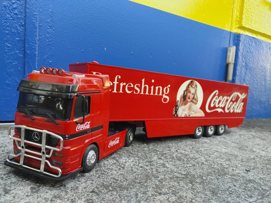 Coca-Cola 1/24 RCトレーラー Mercedes-Benz Coca-Cola 1/24 RC