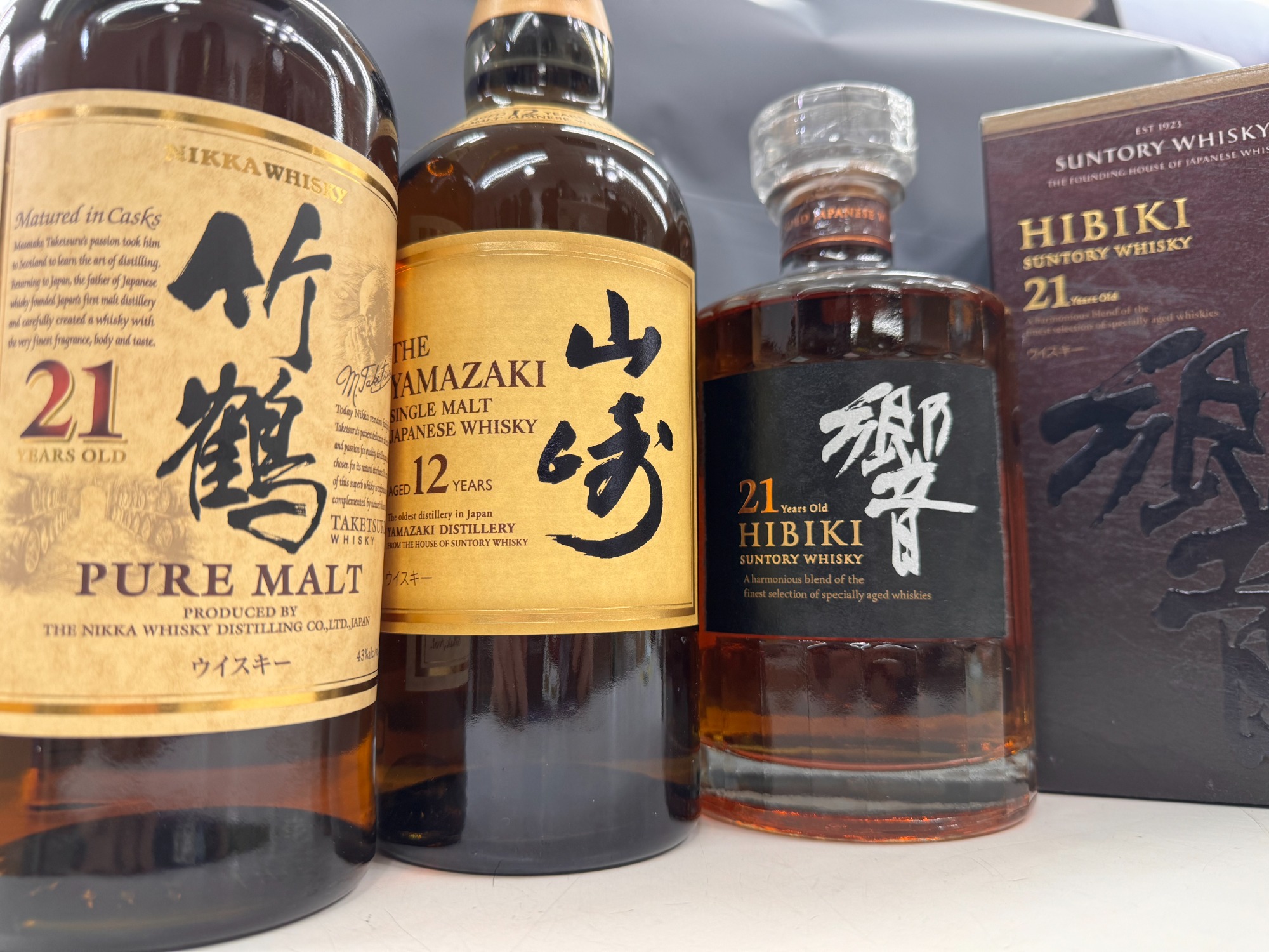 山崎12年.響21年 8,390円で響21年、山崎12年を