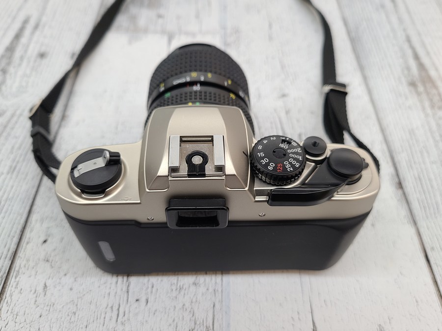 超美品 NIKON FM10 フィルムカメラ モルト新品交換済 B688