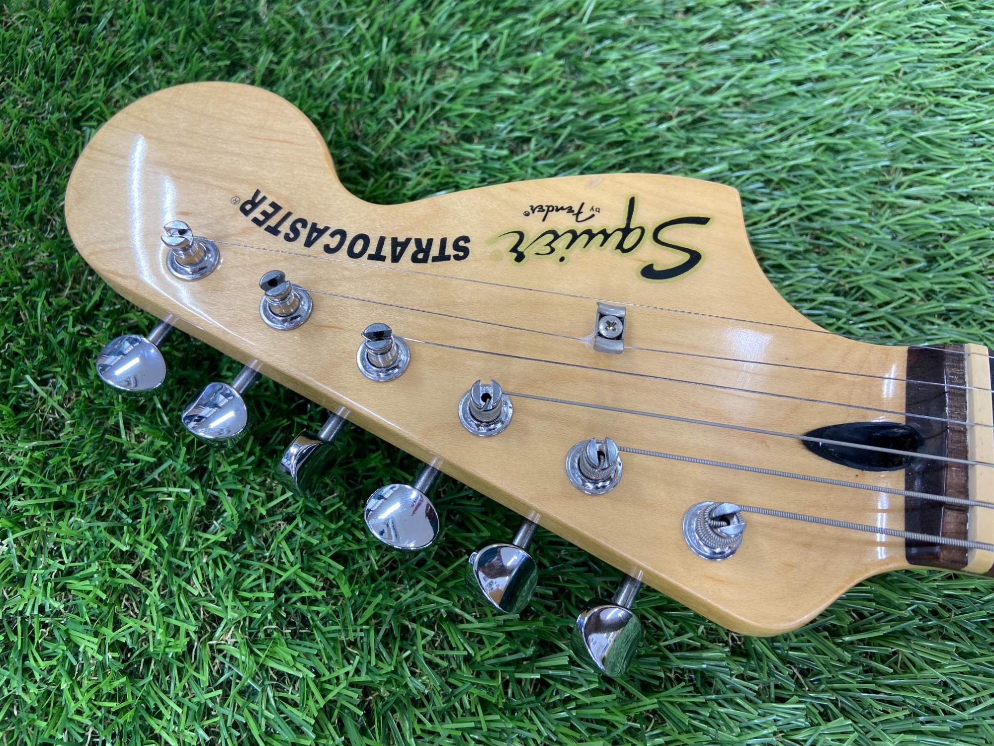 新品弦張替済】Squier ストラトキャスター ラージヘッド/DUNCAN 新品弦