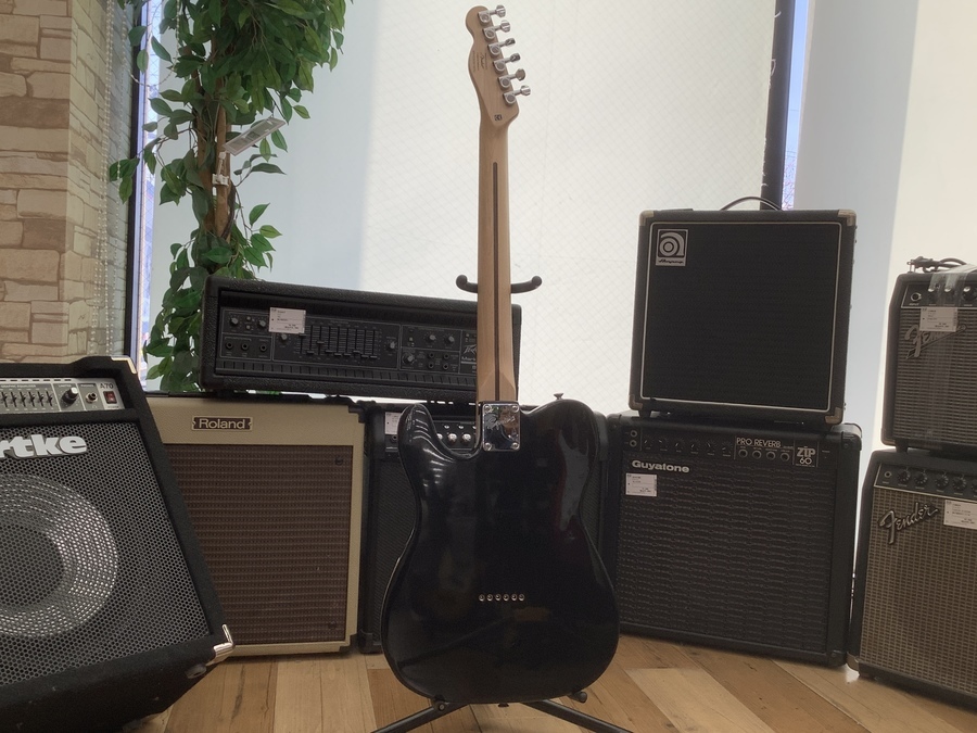 Squier by Fender(スクワイア) アヴリル・ラヴィーン・シグネイチャー