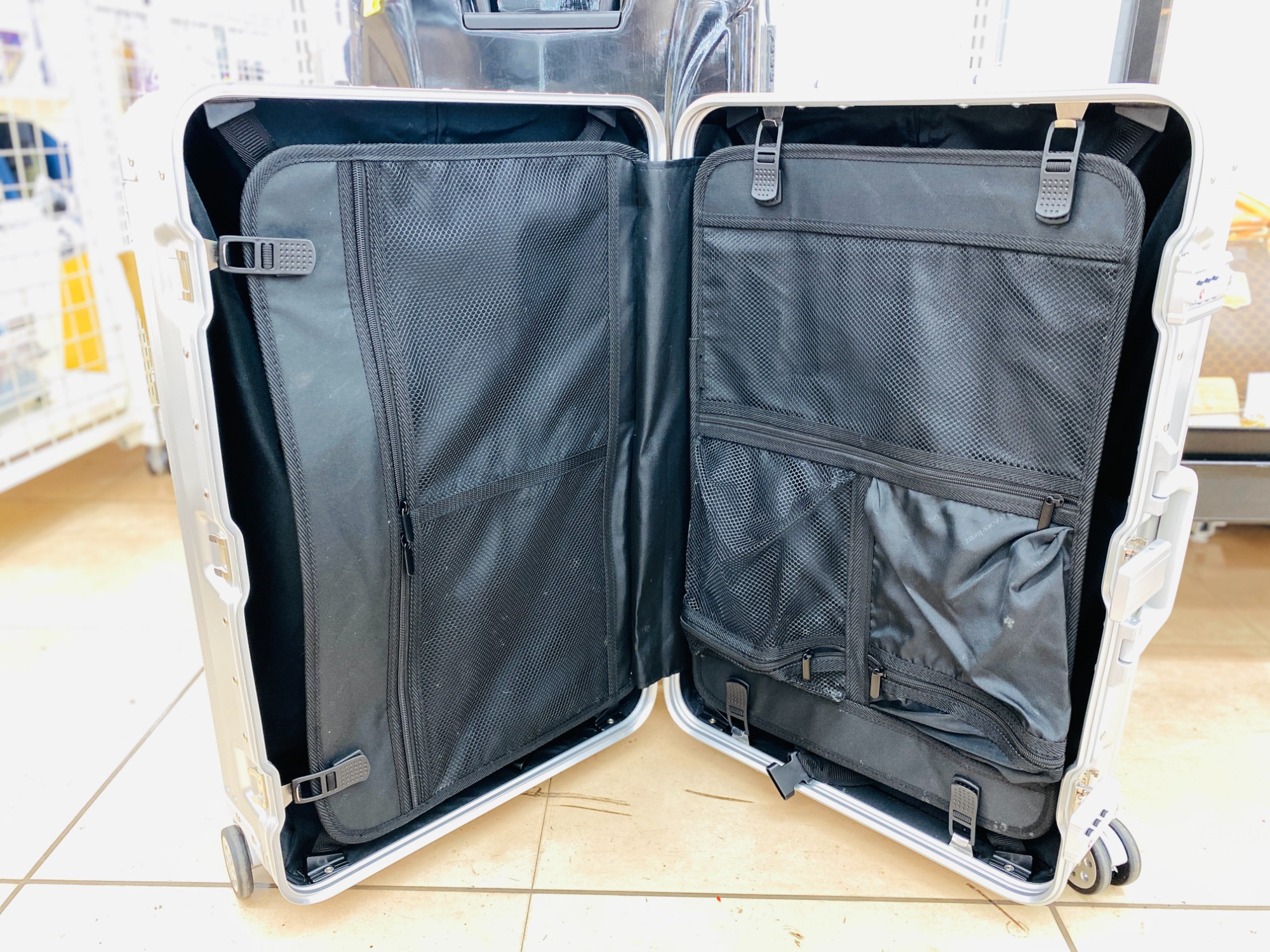 Mercedes Benz (メルセデスベンツ) スーツケース 65L 買取入荷しました