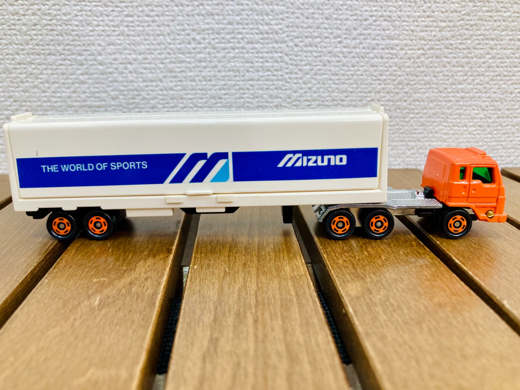 ロングトミカ 日本製 No.L16 いすゞ V12 ウイングルーフトレーラ 1982