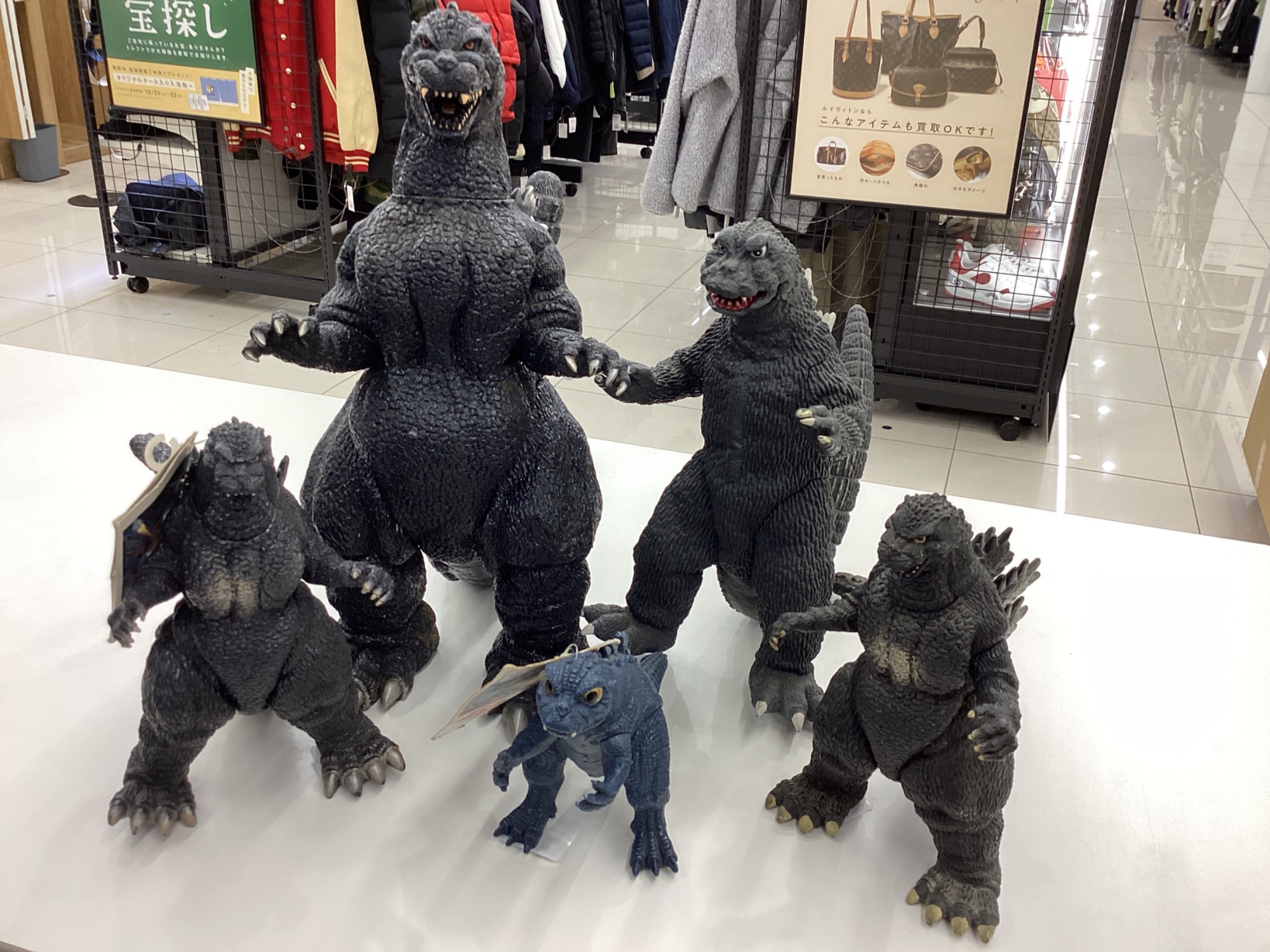 ゴジラ巨大ソフビフィギュアが入荷しました‼｜2024年12月24日