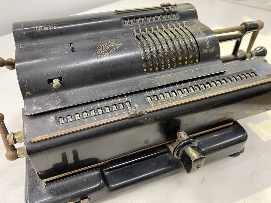 タイガー手回し計算機入荷致しました！【レトロインテリア】｜2021年03