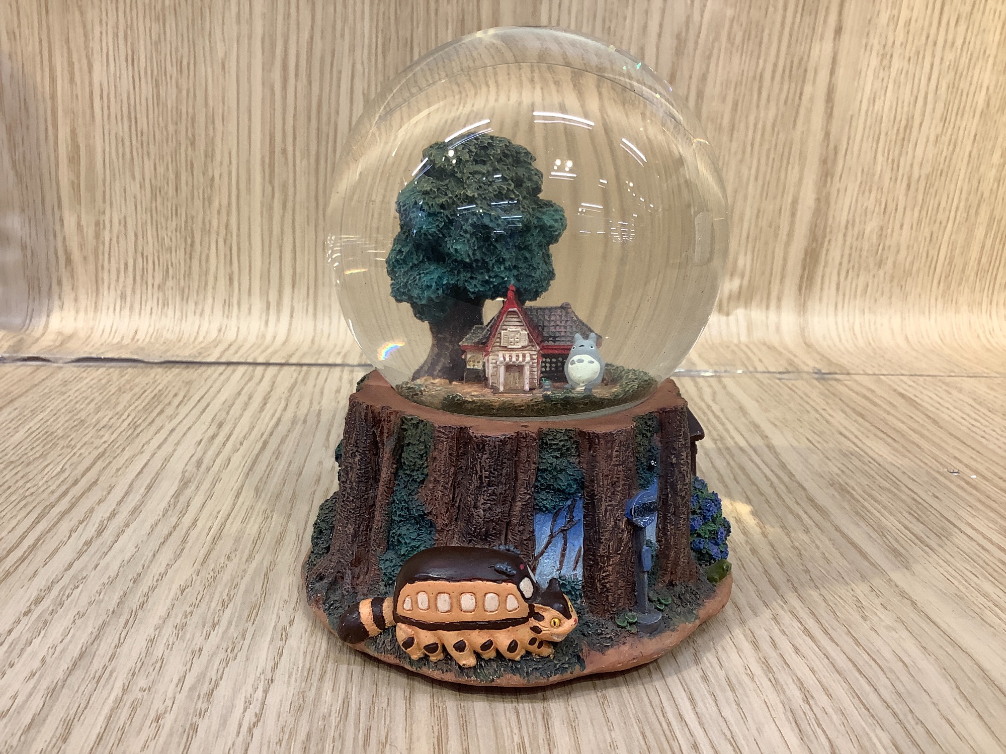 スタジオジブリ トトロ スノードーム鳴ります。 スタジオジブリ トトロ