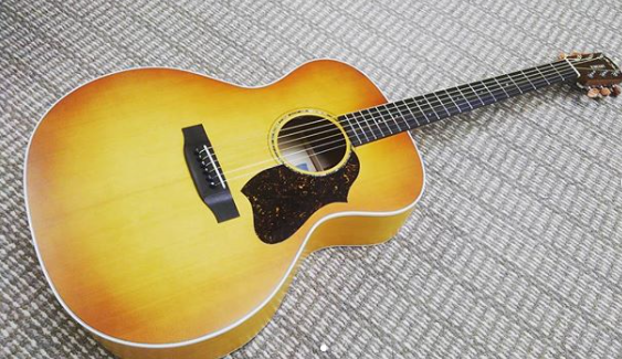 エレカシ宮本氏の新しいアコースティックギターは「K.Yairi VINCENT