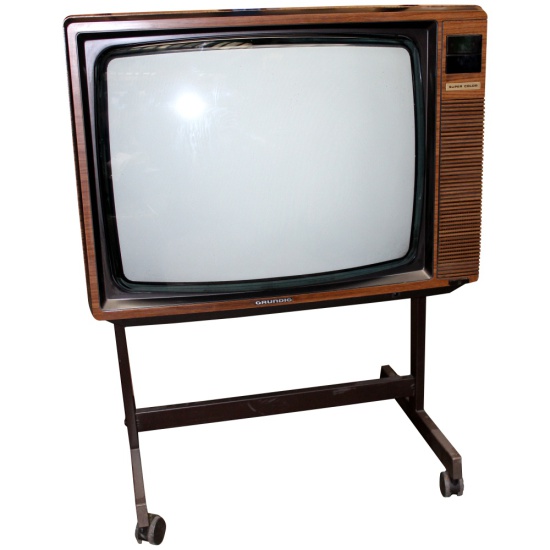 70年代半ば ドイツ製のカラーテレビ : r/crtgaming