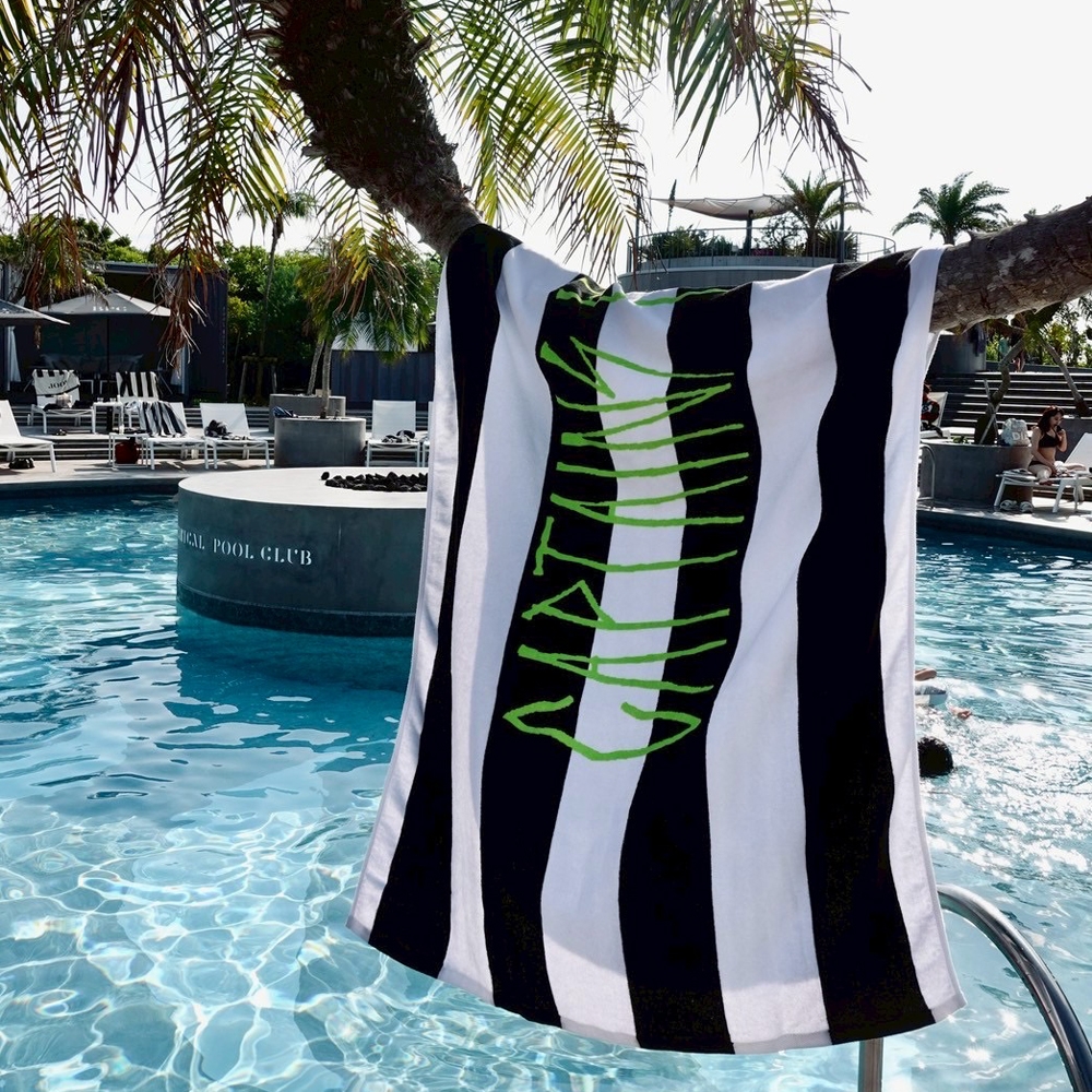 CAPTAINS HELM ビーチタオル ブラック CAPTAINS HELM - LOGO BEACH