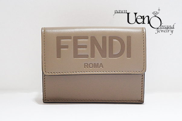 FENDI フェンディ】ROMAマイクロ三つ折り財布（グレージュ系） - 株式