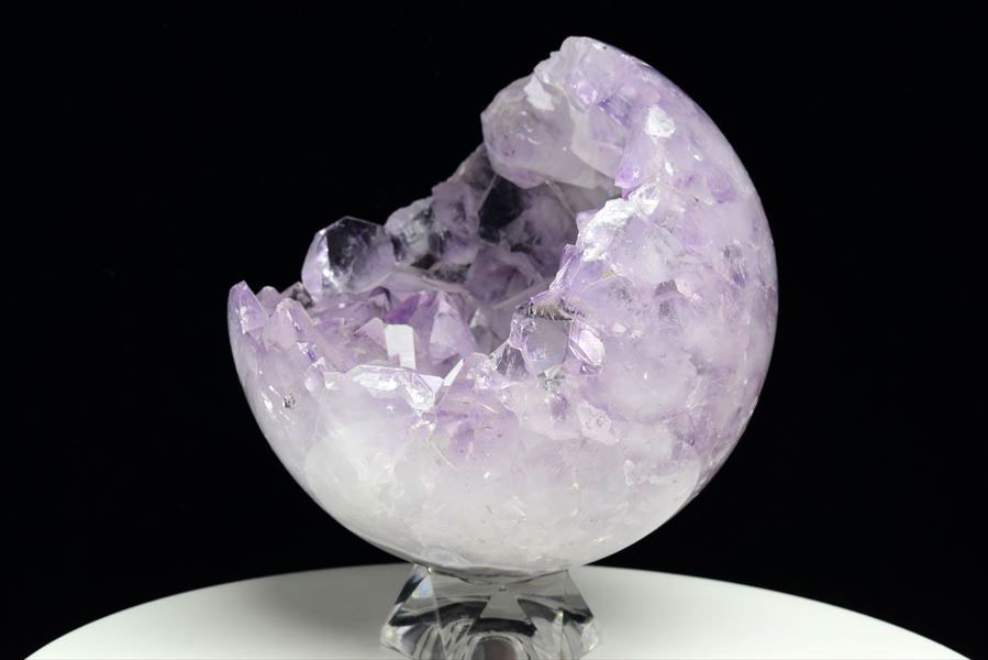 アメジストの中に面白い丸い内包物が入ったアメジストクラスター