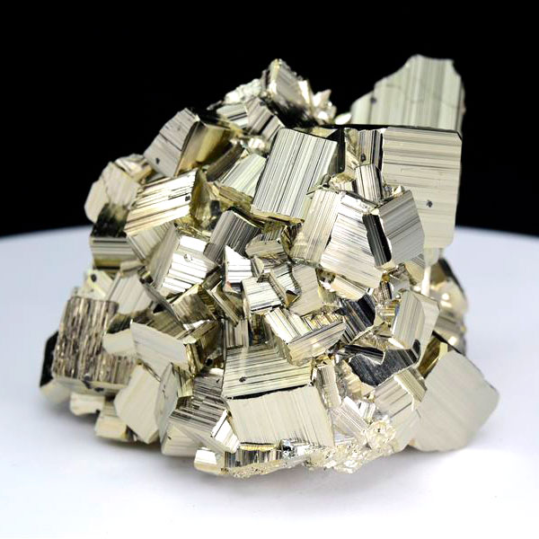 取扱量・品質は業界トップクラス｜パイライト（黄鉄鉱）クラスター原石