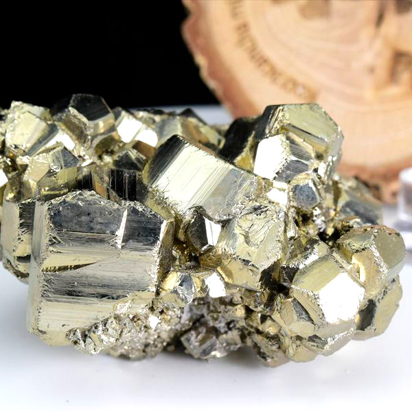 パイライト 黄鉄鉱 ペルー・ラクラカンチャ鉱山産｜希少産地