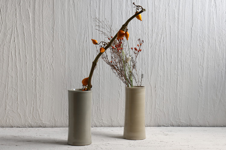 安齋新・厚子 42 米色青磁花入 ｜ 暮らしのうつわ花田 和食器 通販