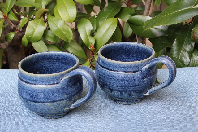 埼玉県の山本一仁さんの紺碧釉マグカップ うつわ家膳｜人気作家、窯元
