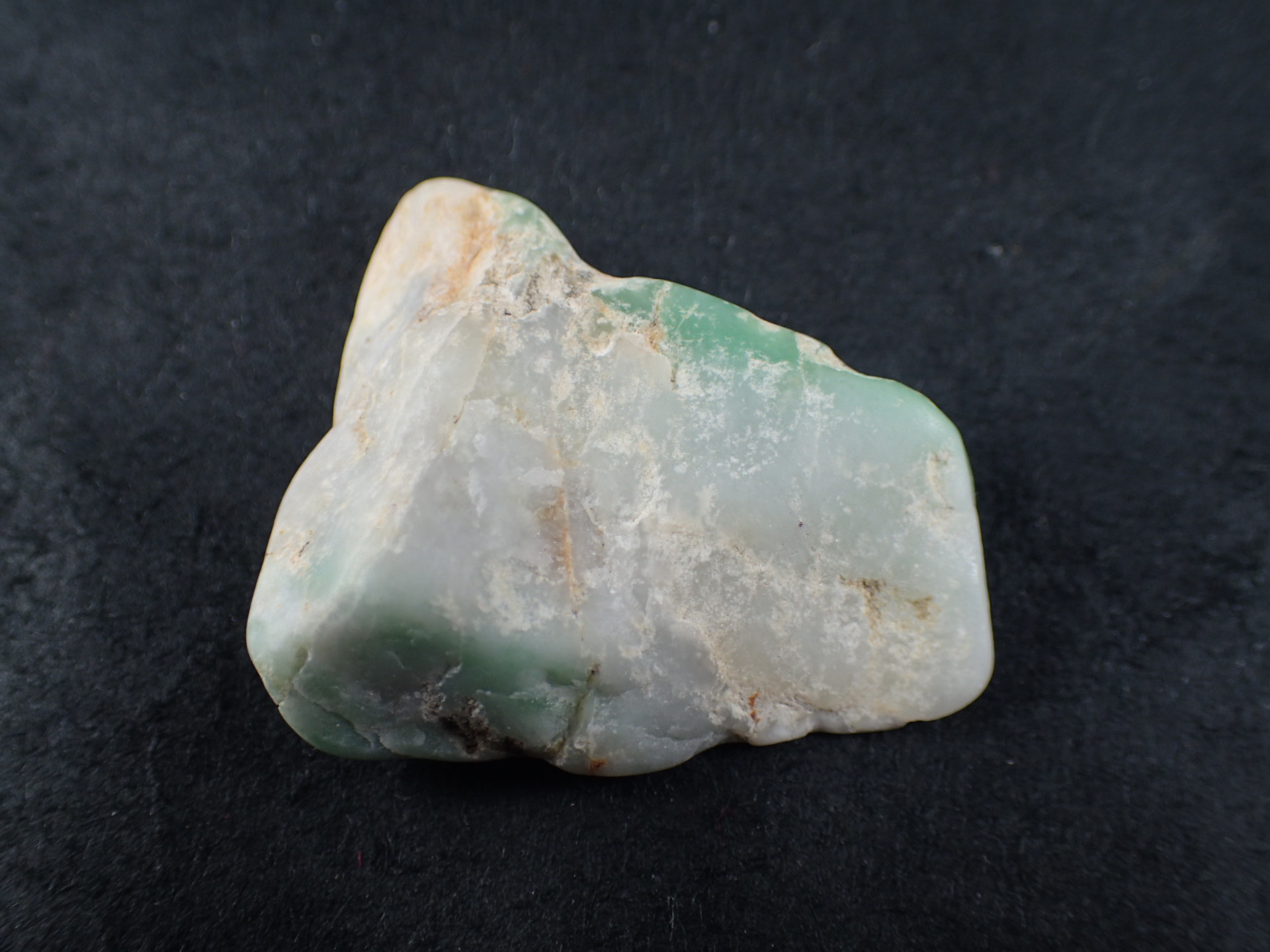 Amazon.co.jp: 極上海石 海翡翠 糸魚川翡翠上質ろうかんひすい鉱物