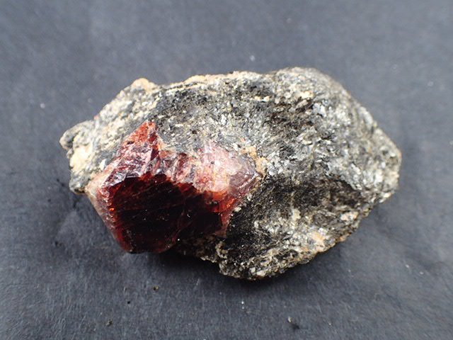 最高品質ジルコン（Zircon) Astor Valley, Gigit-Baltistan Pakistan