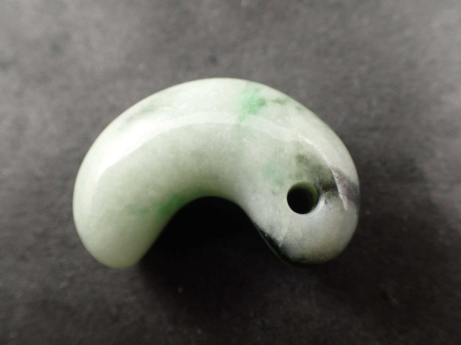 ⑥特大 糸魚川翡翠 勾玉 56mm 46g 【公式通販】