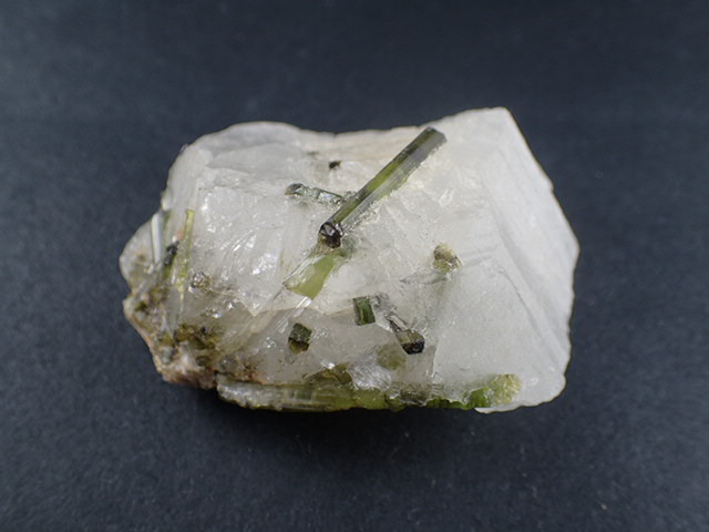 最高品質グリーントルマリンインクォーツ原石 ブラジルミナス