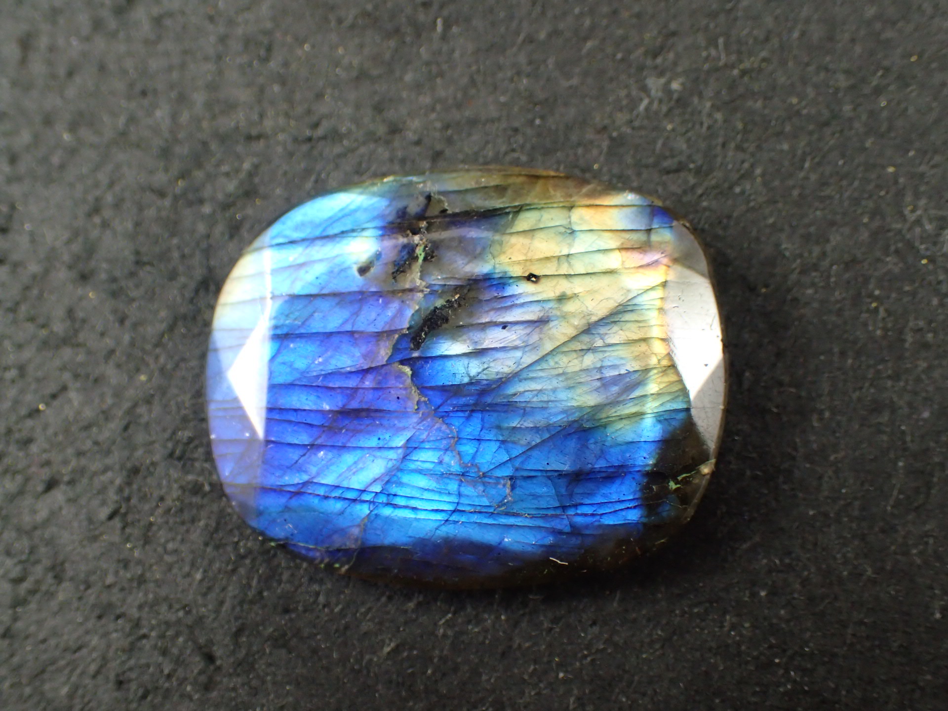 最高品質ラブラドライト(Labradorite) 自由カット マダガスカル 産