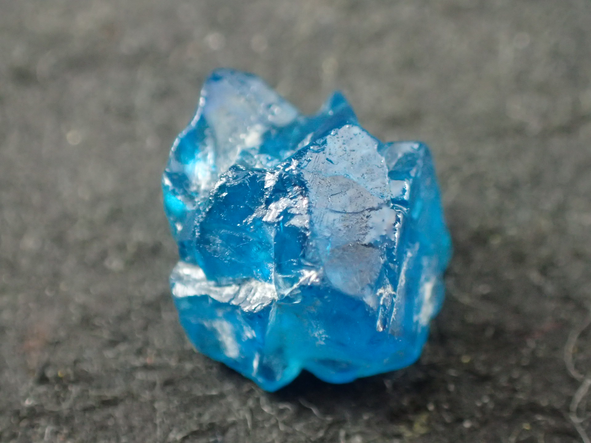 最高品質ネオンブルーアパタイト原石 ブラジル,ミナスジェライス州 産