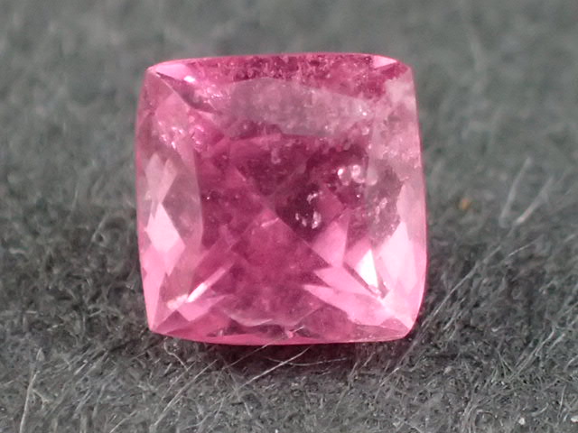最高品質天然ネオンピンクスピネル(Neon Pink Spinel) 自由カット