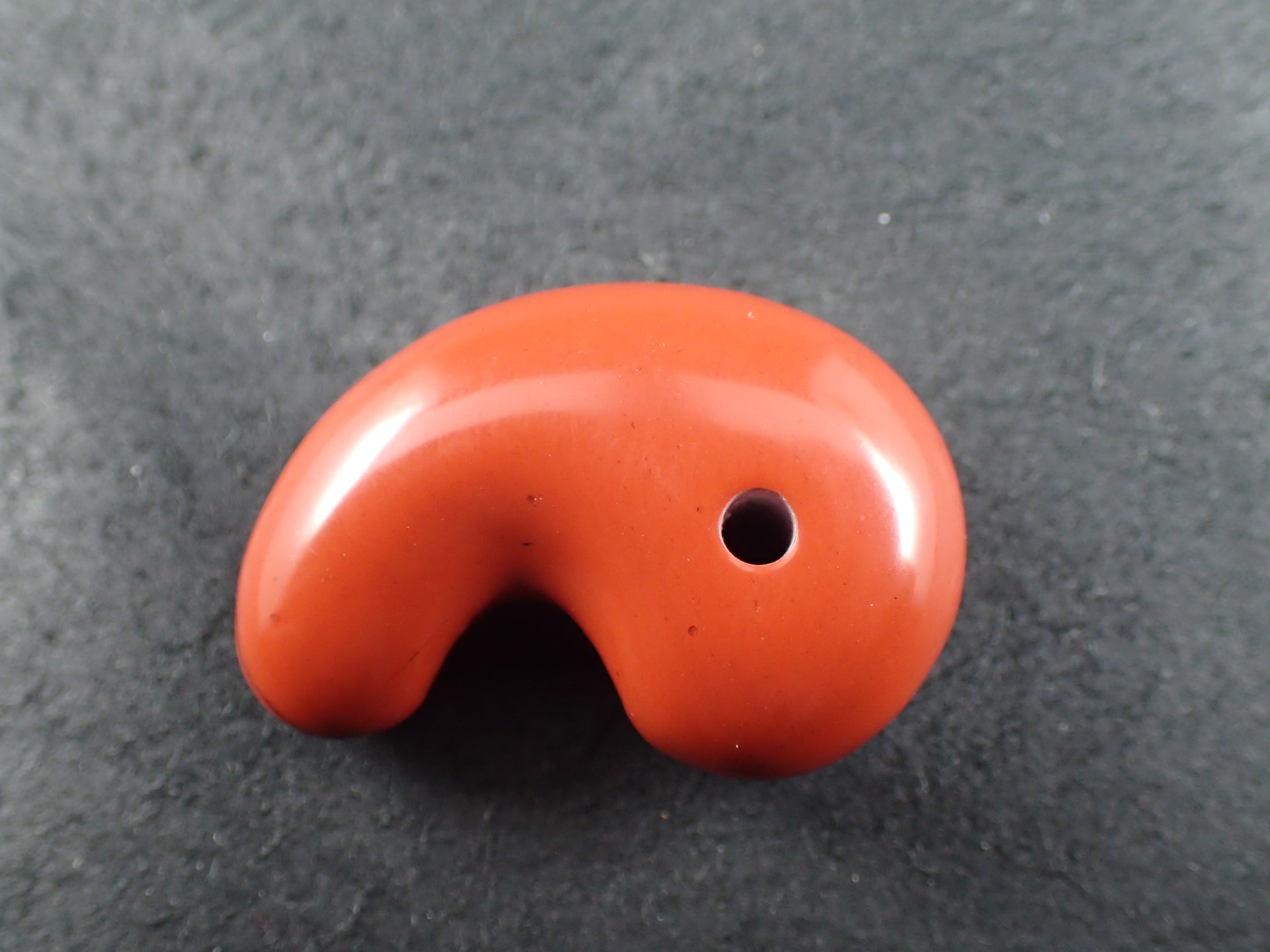 特別最高品質佐渡赤玉石/赤石 (SADO AKADAMA) 勾玉 新潟県佐渡市 産