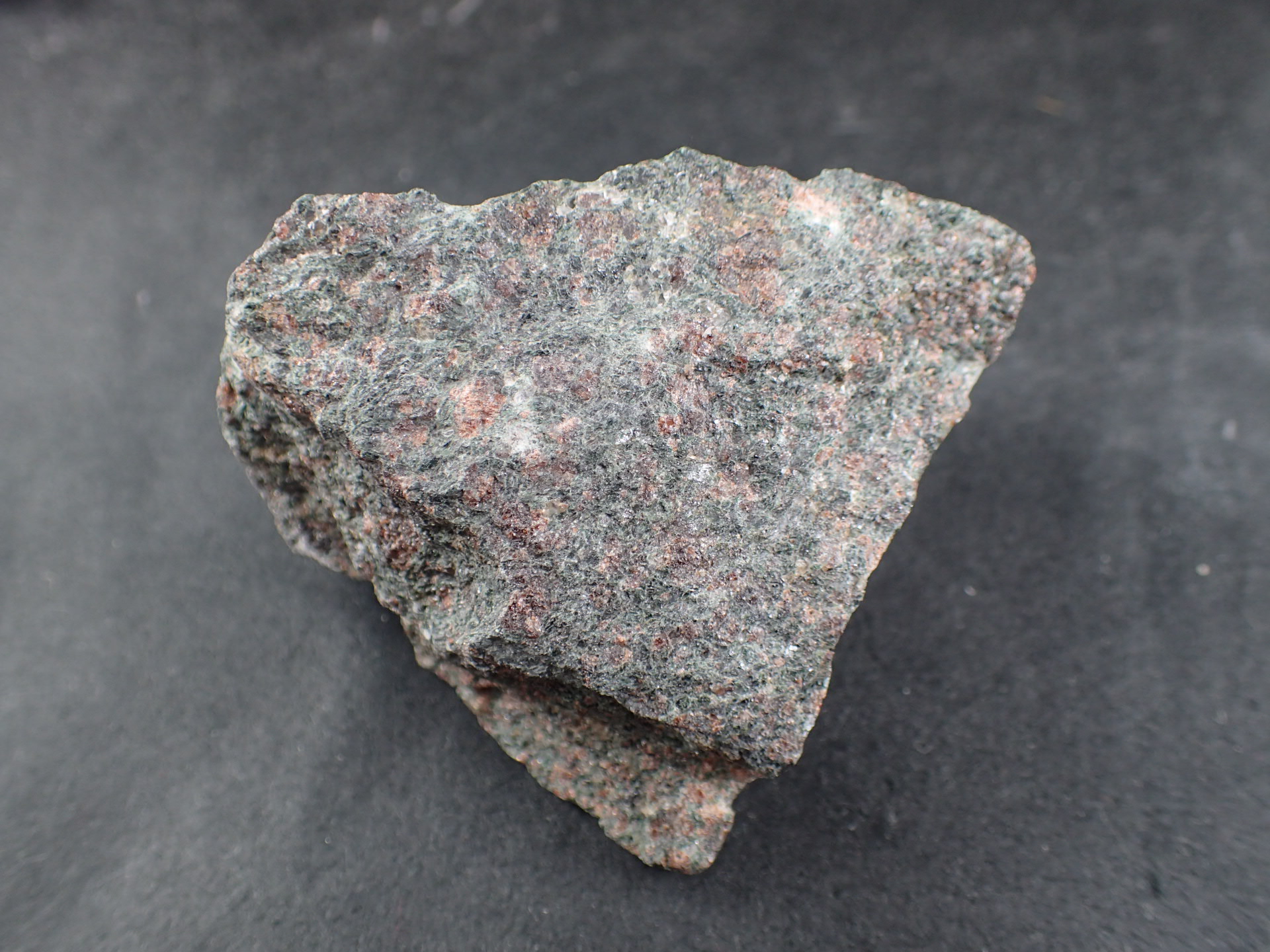 最高品質エクロジャイト（榴輝岩）Western Gnciss Region, Norway 産