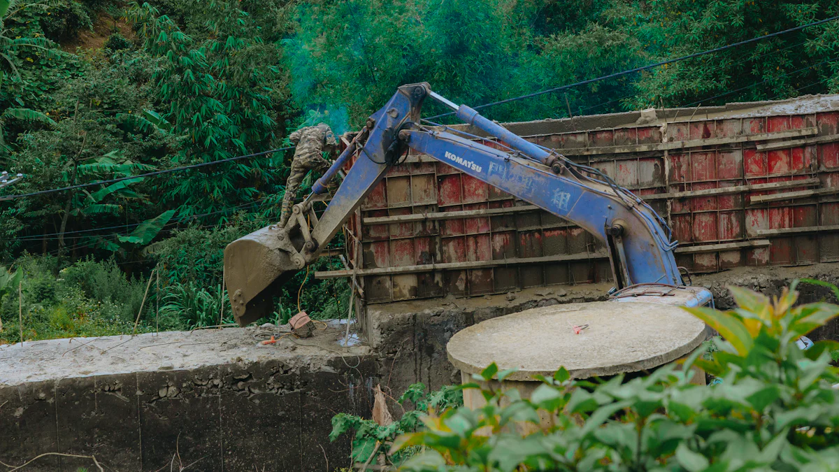 コマツ PC200 油圧ショベルの仕様と機能 - YNF Machinery
