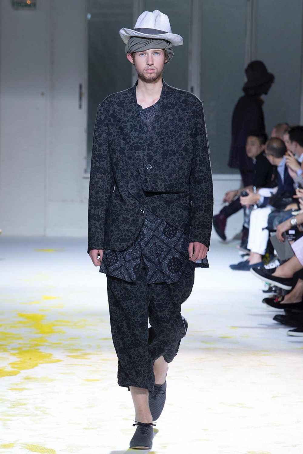 SPRING / SUMMER 2015 | Yohji Yamamoto (ヨウジヤマモト) Official Site