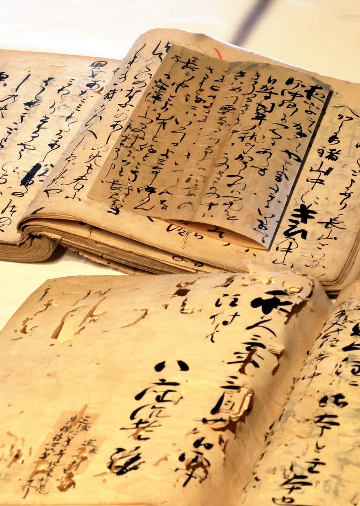 国宝級」藤原定家直筆の古今和歌集の注釈書、冷泉家の蔵から見つかる