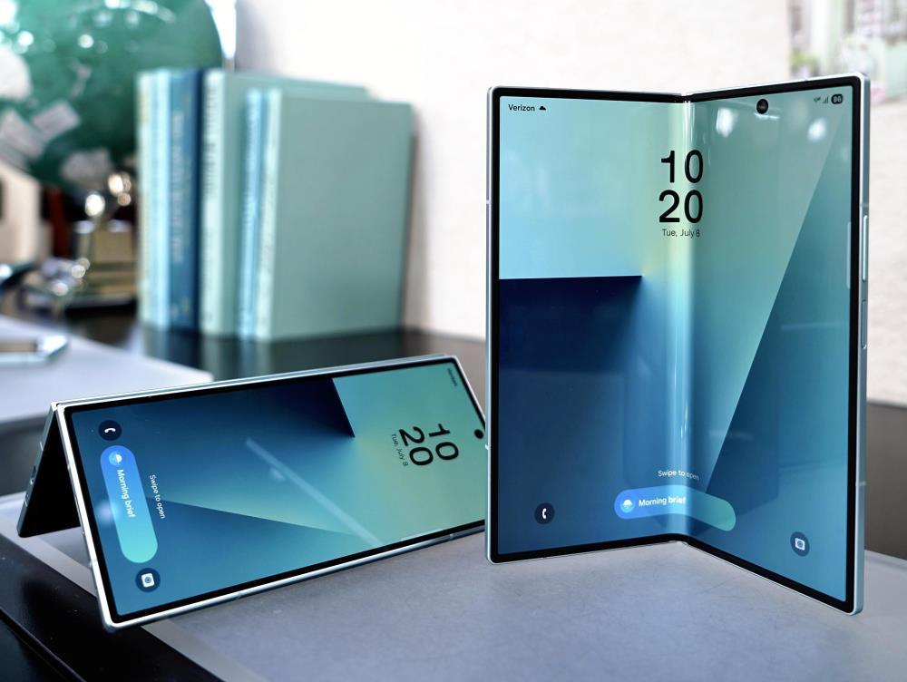 サムスン新型ギャラクシーZ、26万5750円から…iPhoneも