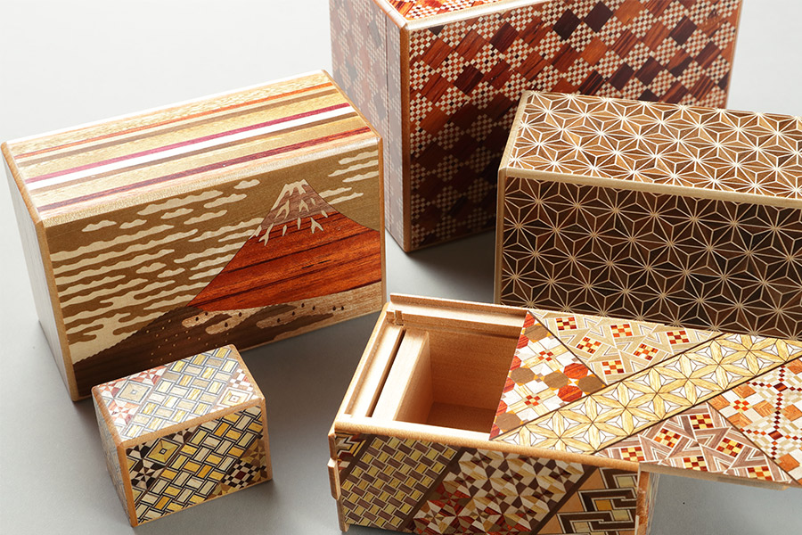 寄木細工のひみつ箱｜「パズル要素」を組み込んだ小箱 箱根寄木細工