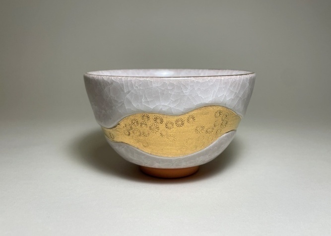 抹茶碗 貫入金彩三島 グレー（かんにゅうきんさいみしま グレー）｜京
