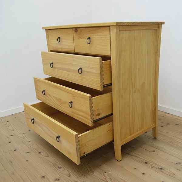 良質のパイン材にこだわりの塗料で仕上げた安心安全の人にも地球にも