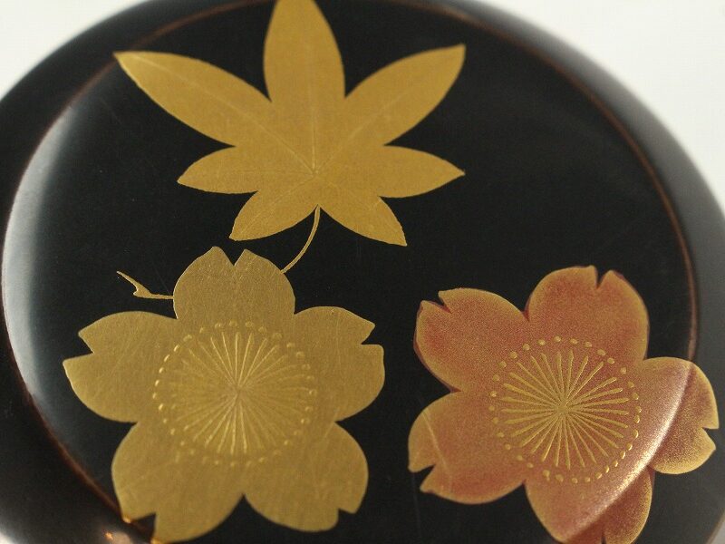 茶道具 桜紅葉 雲錦蒔絵 棗(AZ811) | 京都の骨董品買取店 まごころ査定