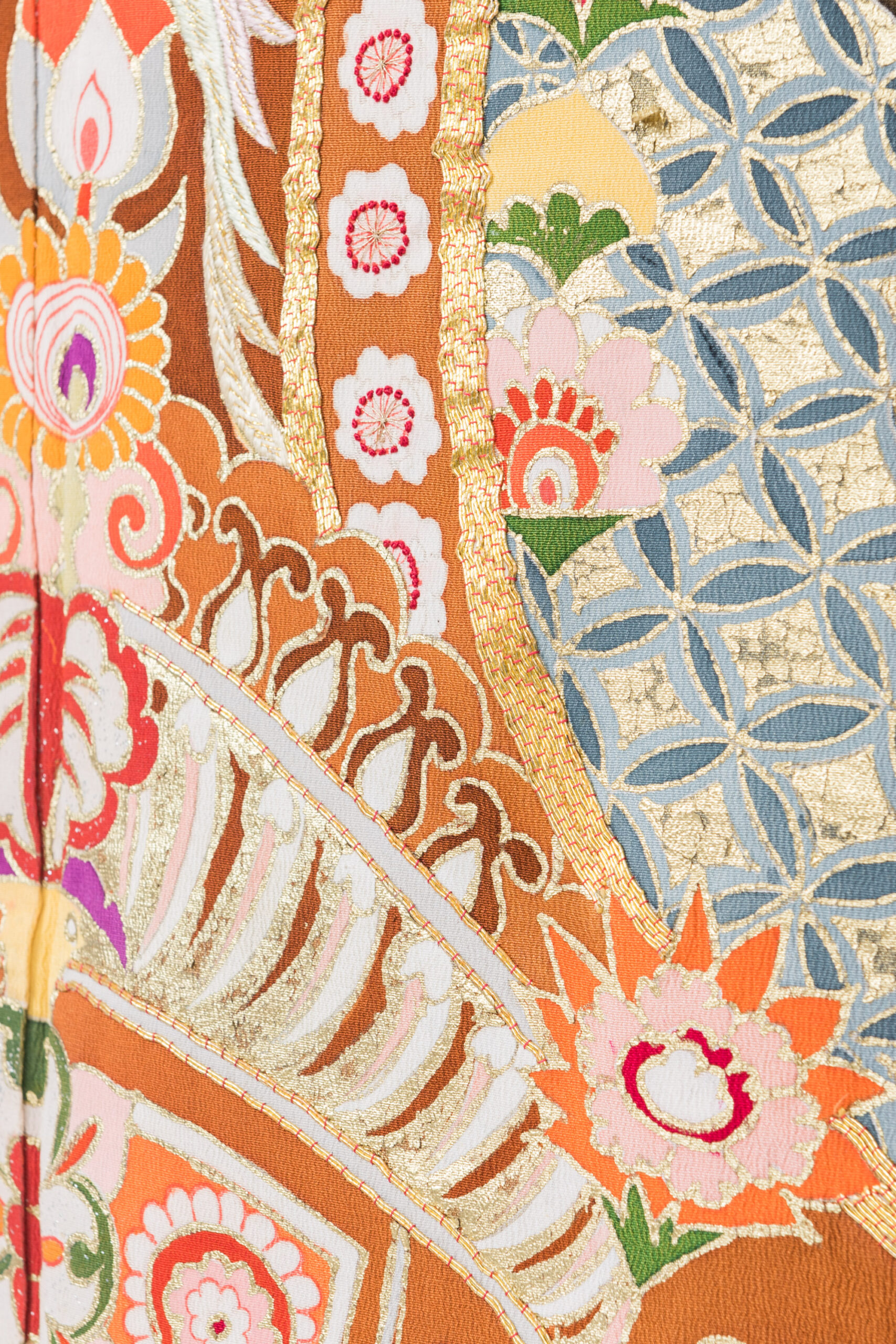 和装のプロが監修】着物における金駒刺繍の基本的なやり方と応用例