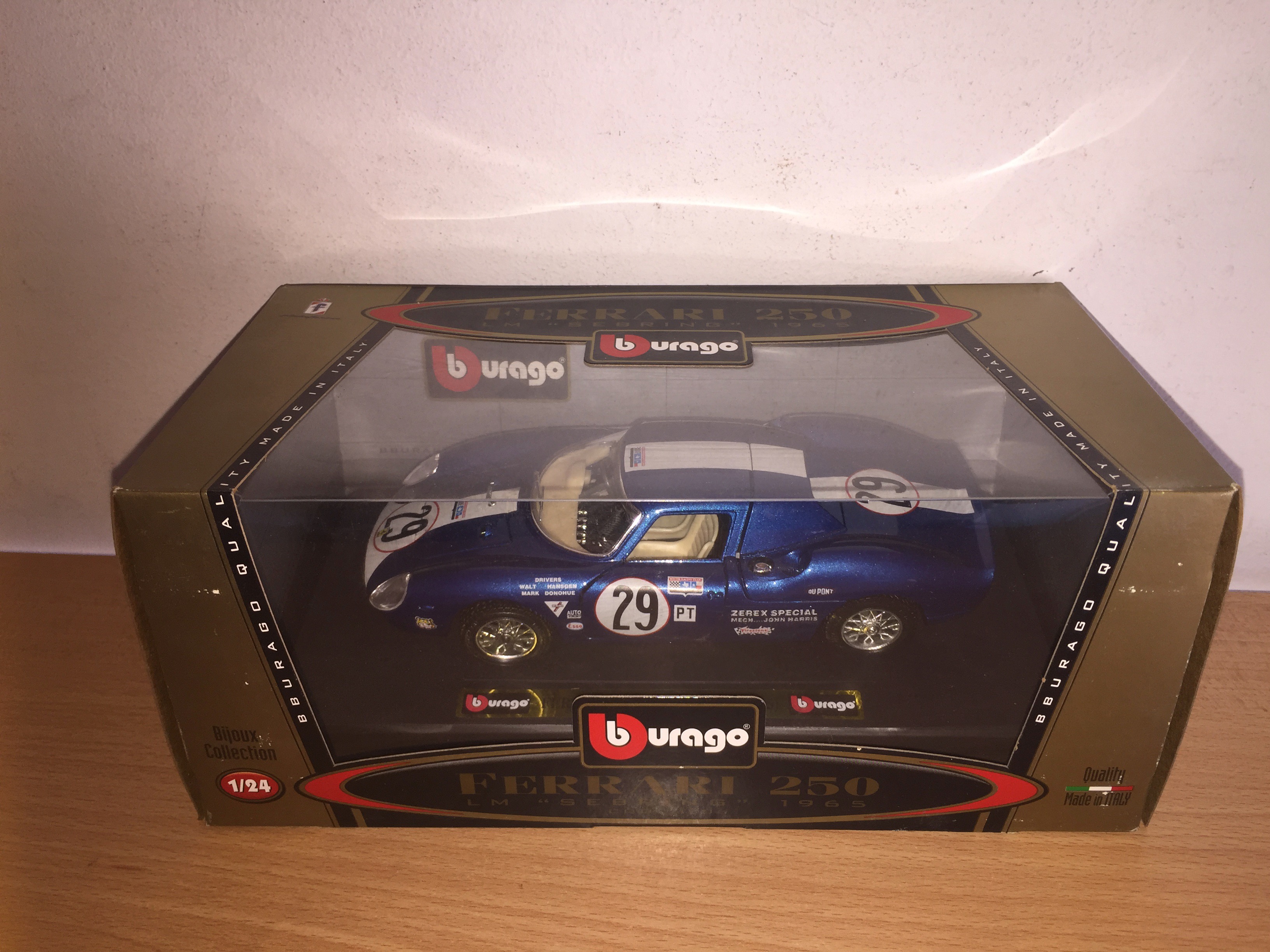 Bburago Burago 1/24 FERRARI 250 LM Le Mans SEBRING 1965 Diecast