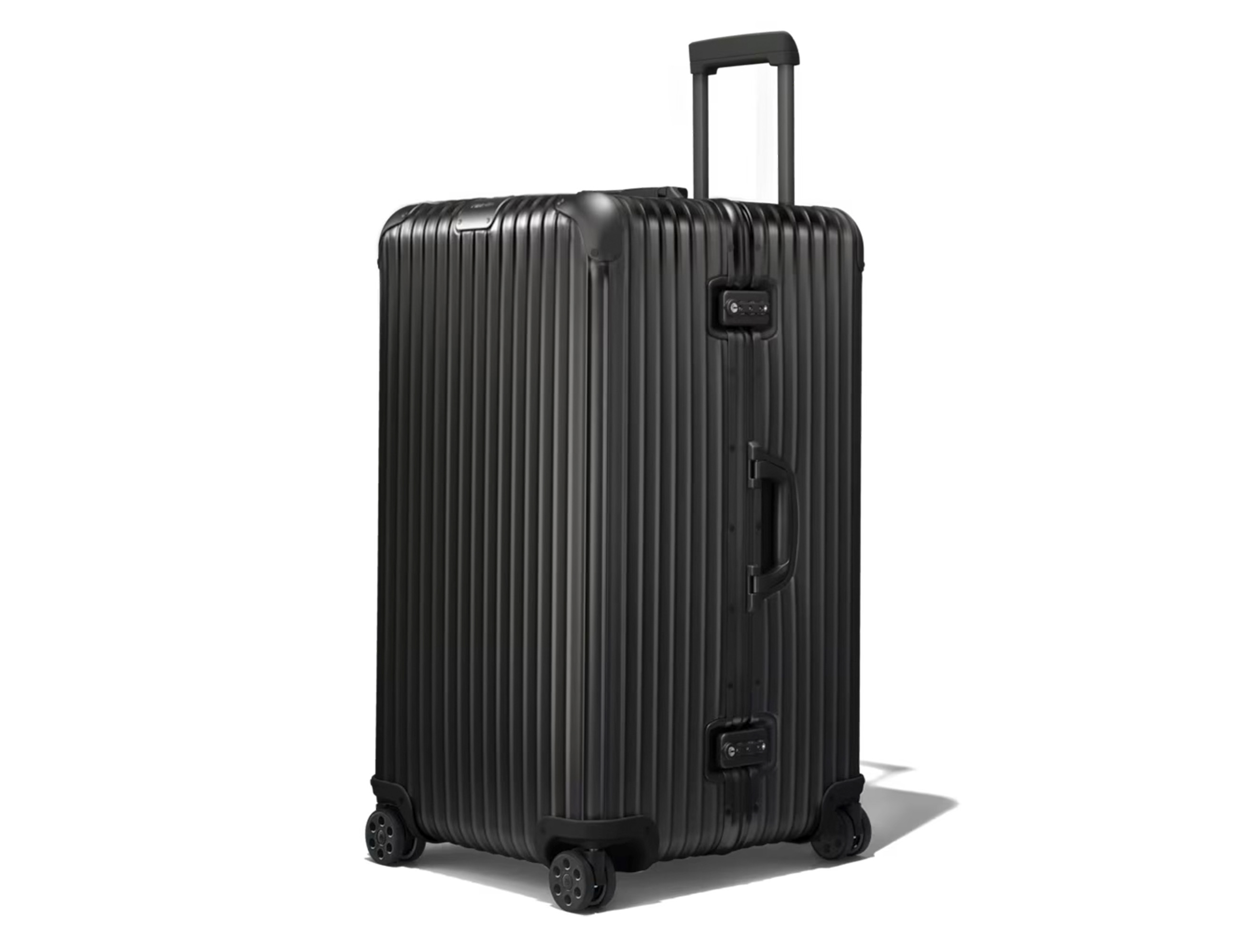 Acquire | Rimowa releases a new (and smaller) aluminum trunk option