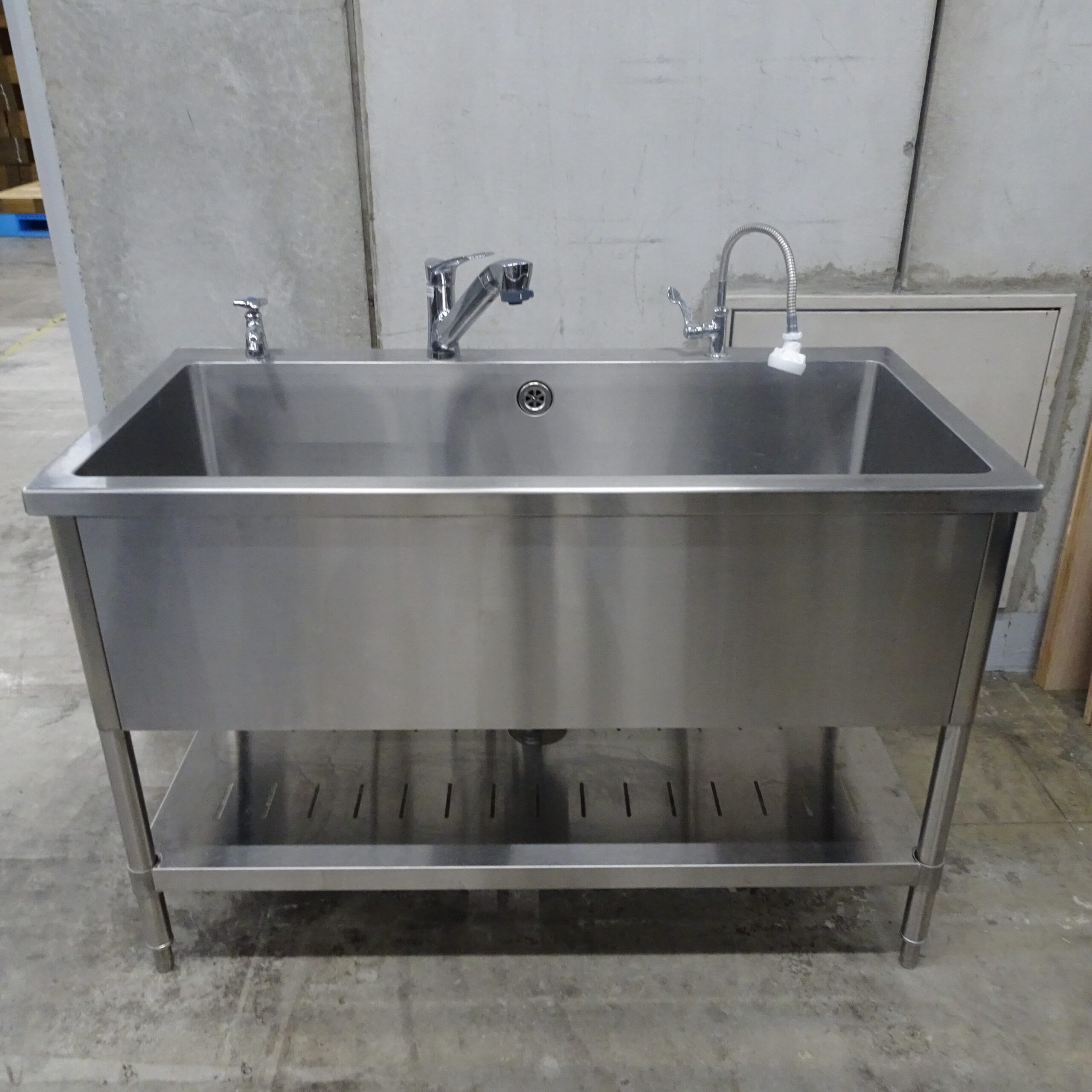 業務用 1槽シンク 二口蛇口付き 幅600×奥600×高
