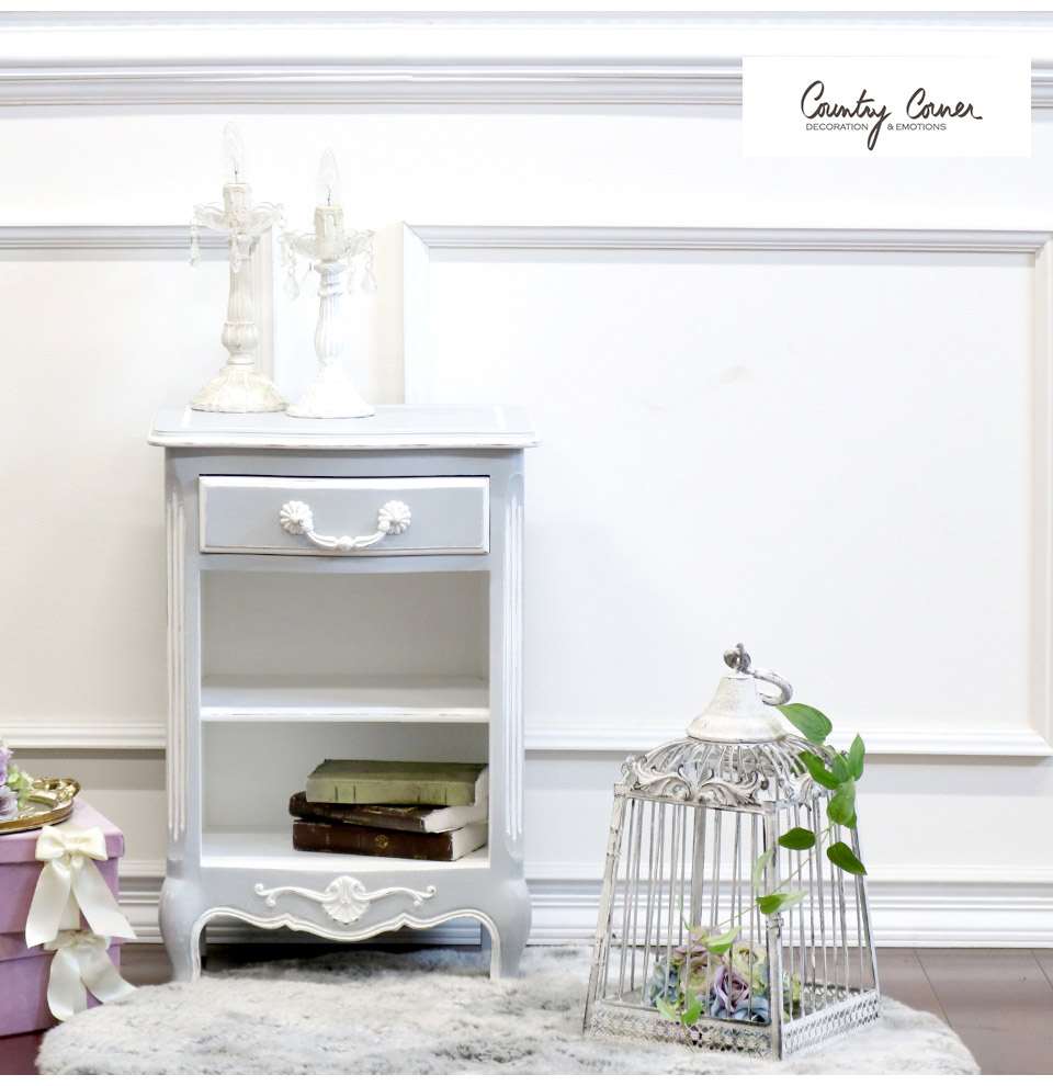 カントリーコーナー社ベッドテーブル